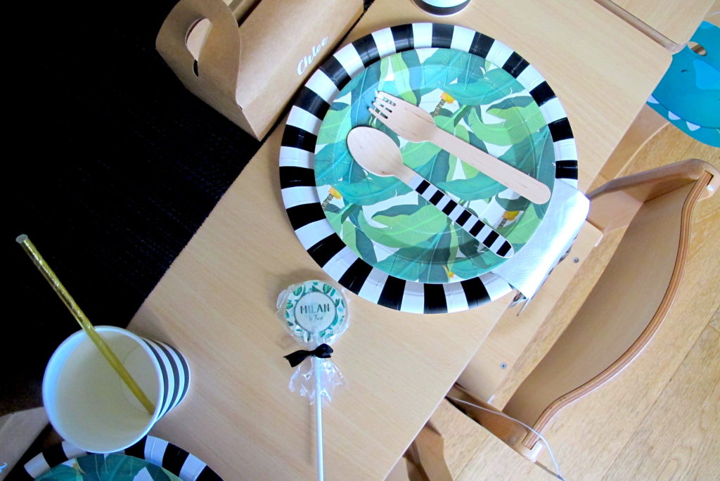 Dinosaur party table setting