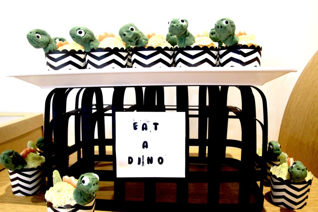 Dinosaur party setting