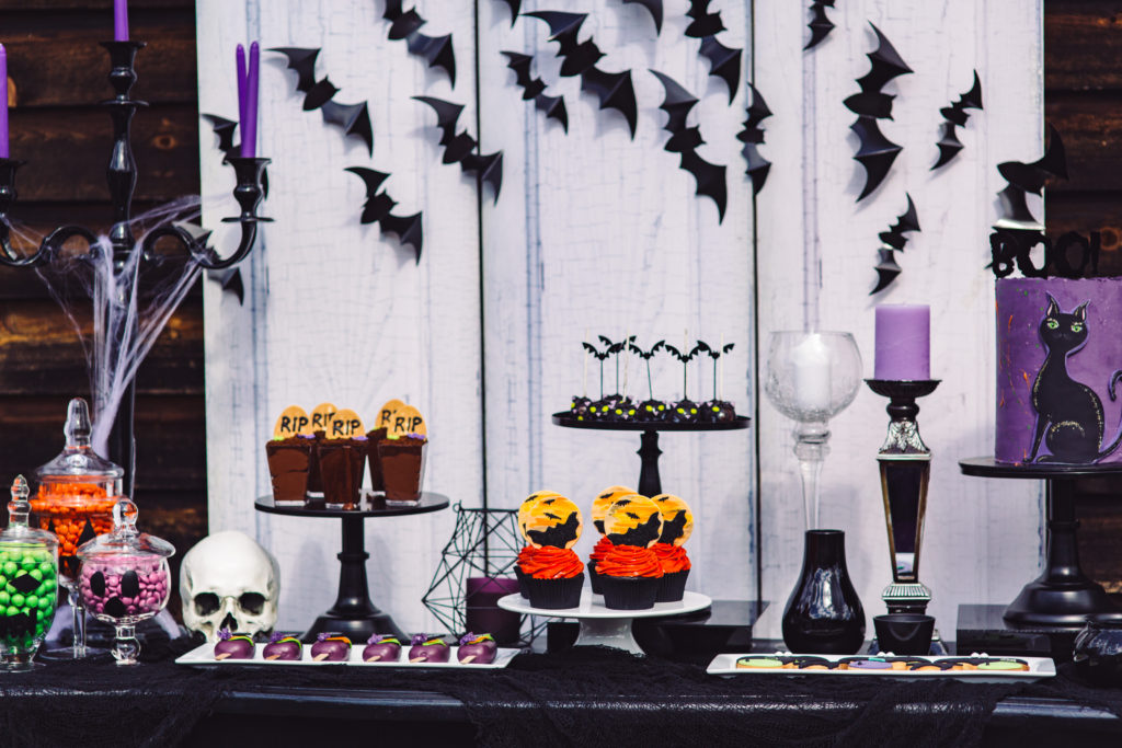 Bats and cats – the ultimate classic Halloween party