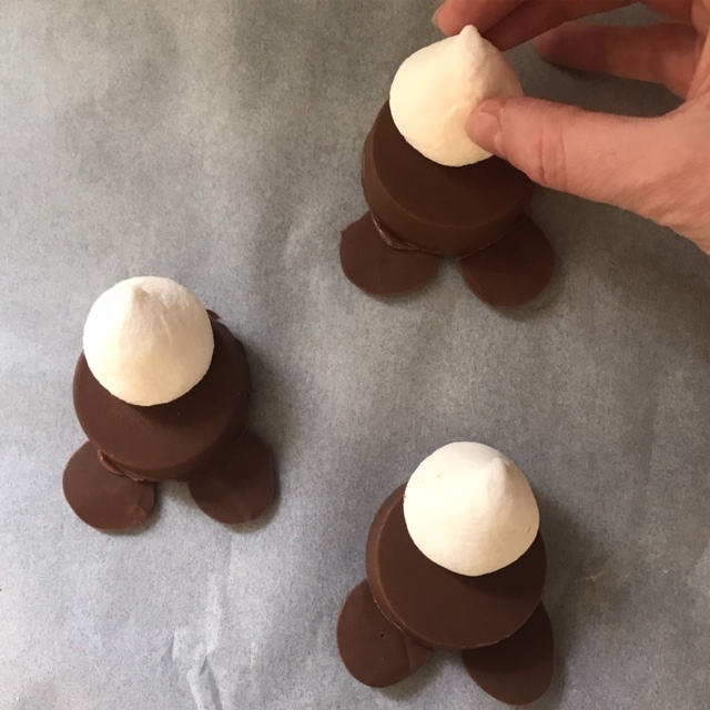 Easter chocolate covered Oreos, Bunny bums &#8211; Easter chocolate covered Oreos (Recipe)