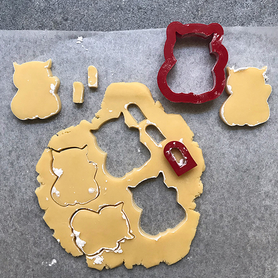 , Royal icing cookie DIY: Rainbow cute waving cats