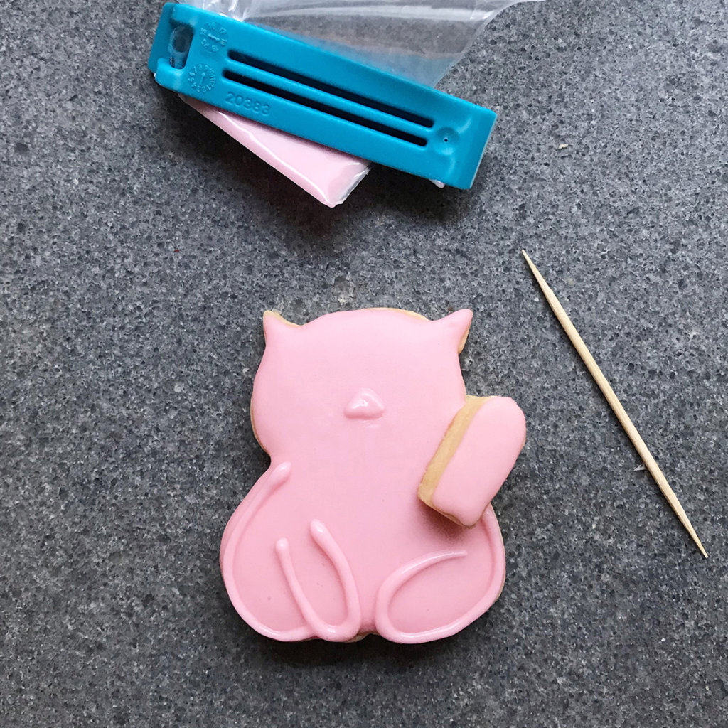 , Royal icing cookie DIY: Rainbow cute waving cats