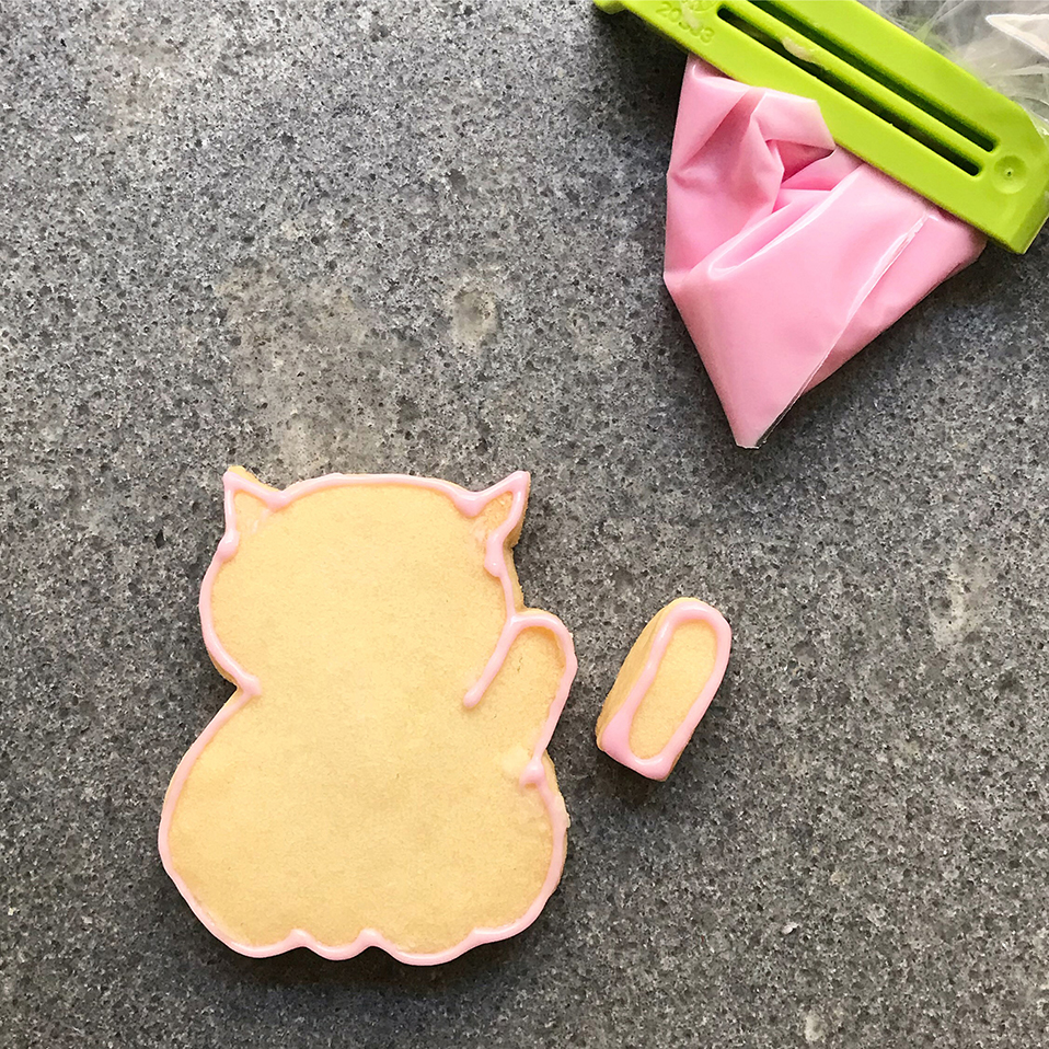, Royal icing cookie DIY: Rainbow cute waving cats