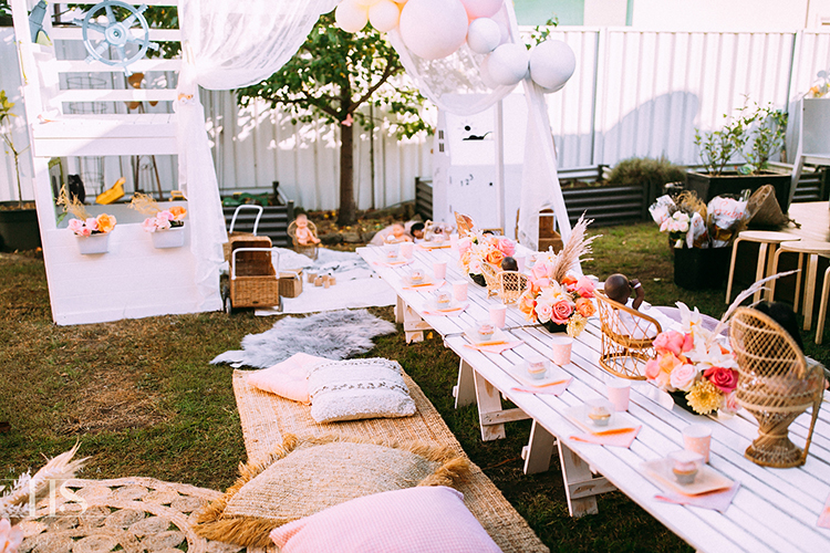 A vintage doll picnic party