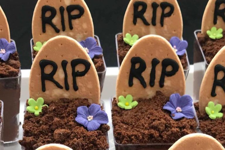 DIY royal icing cupcake toppers for your next party Confetti Fair