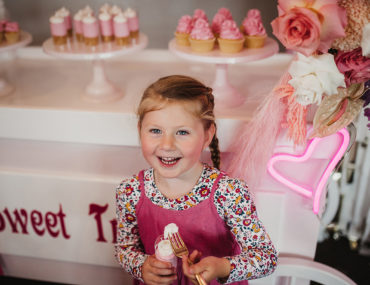 , Barbie loves ice-cream kids party