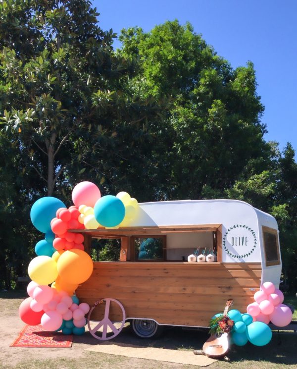 Summer of Love hippie themed 30th birthday picnic – Confetti Fair