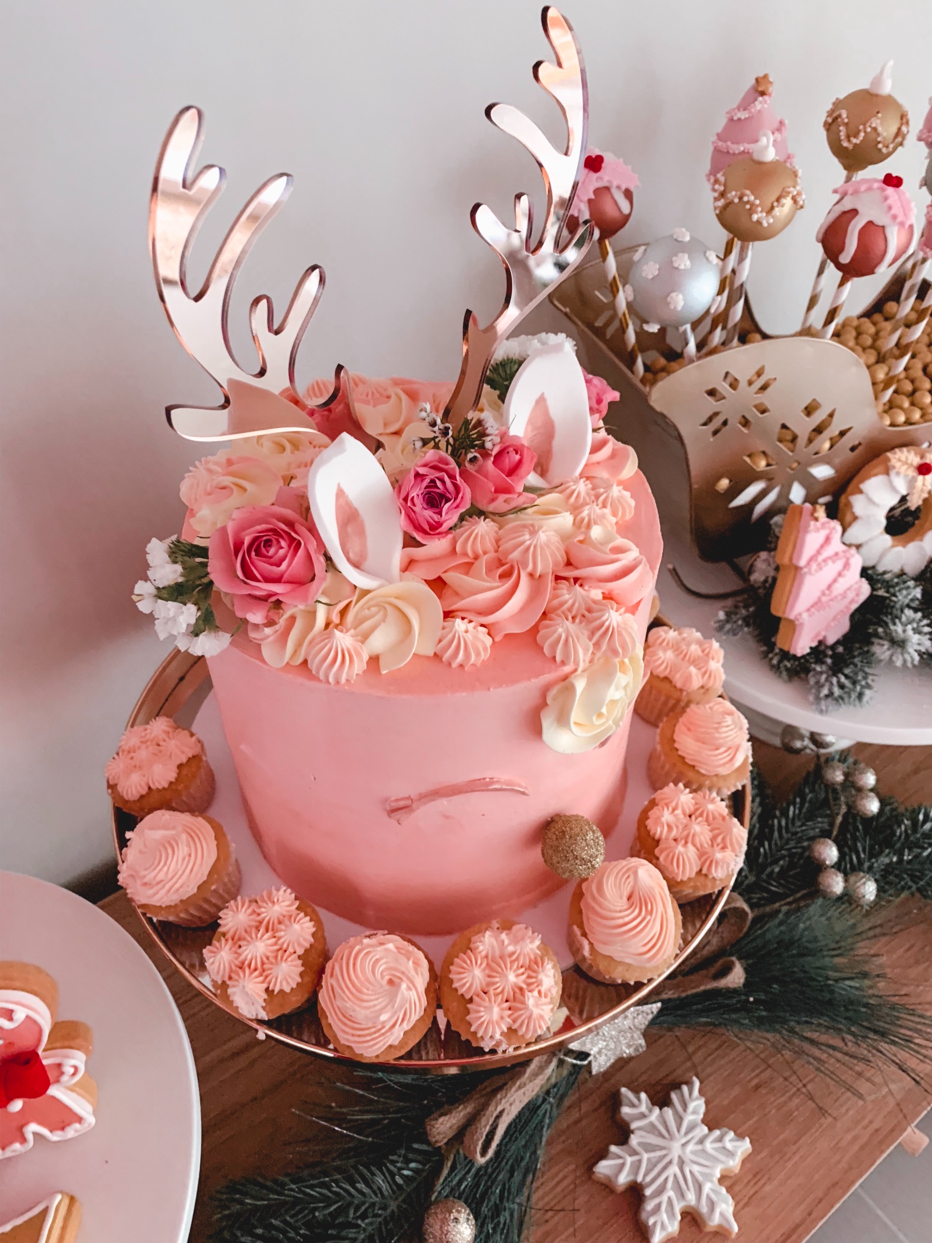 Rose gold Christmas party - reindeer cake