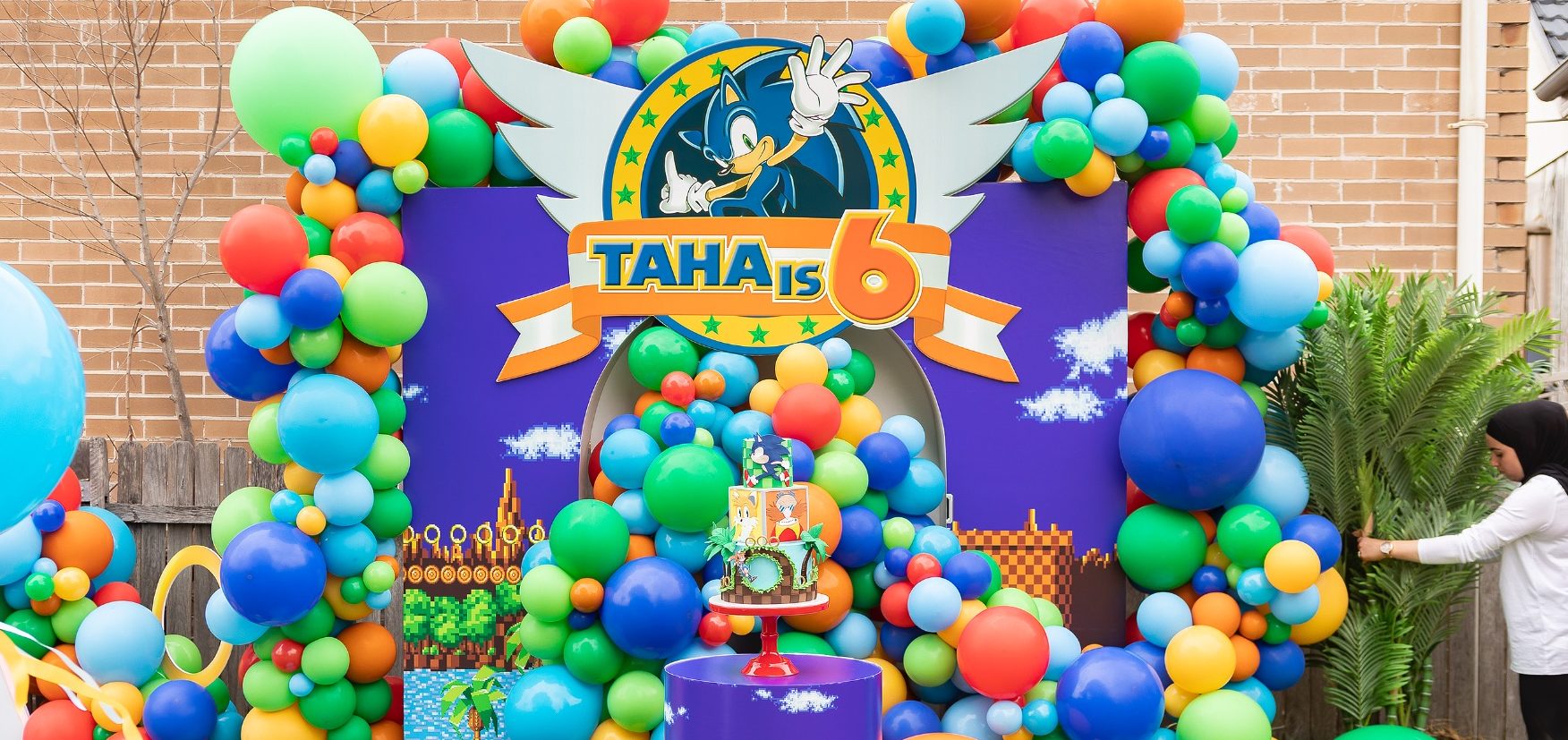 Impress all your kid's friends with the sonic themed birthday