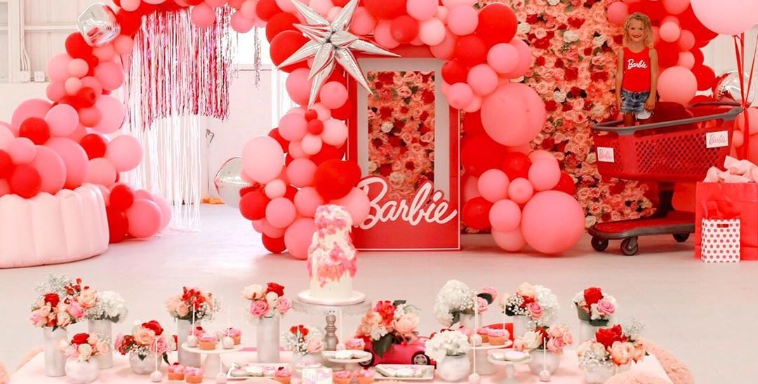 How to Throw a Fantastic Barbie World party