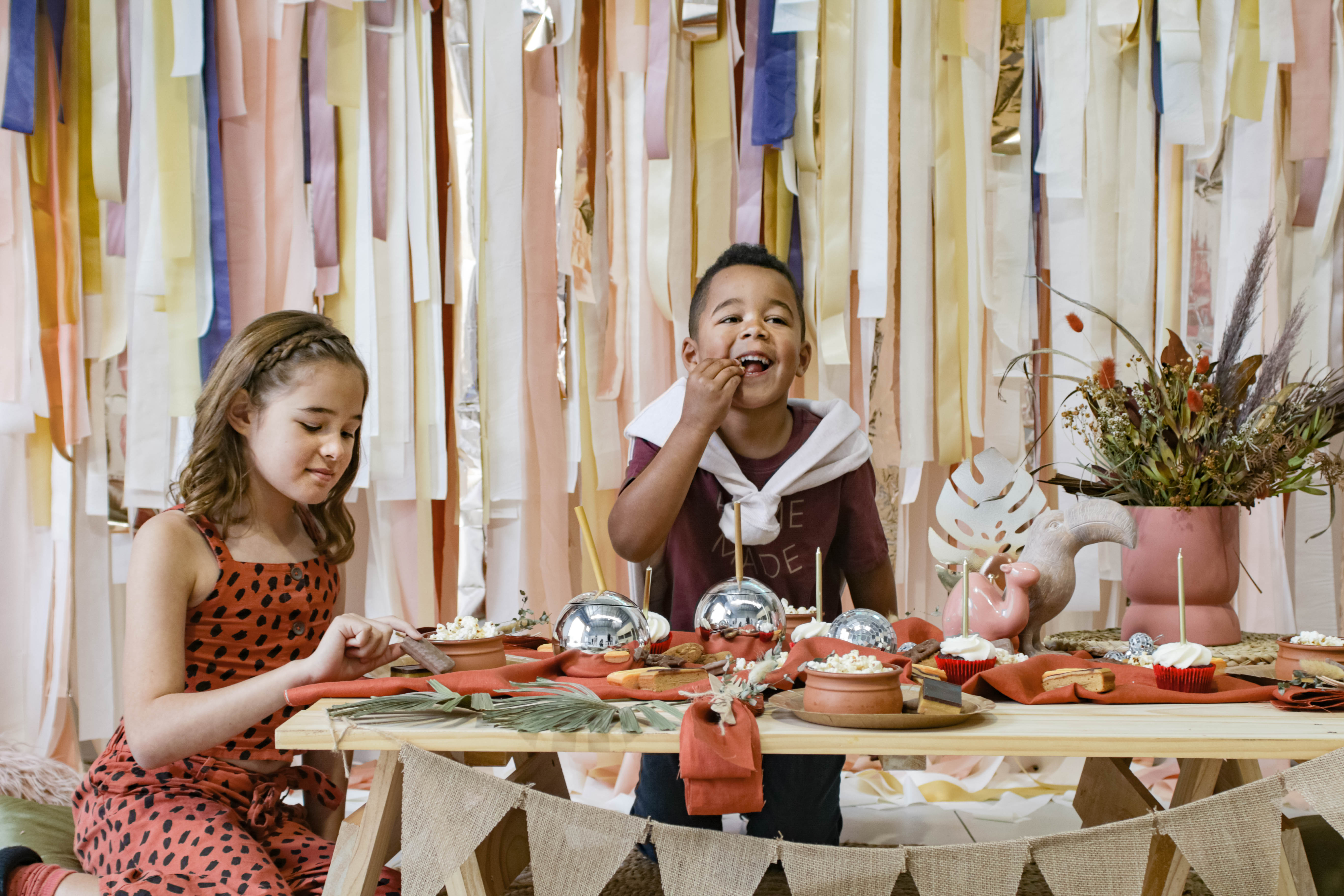 A retro-inspired indoor picnic, A retro-inspired indoor picnic