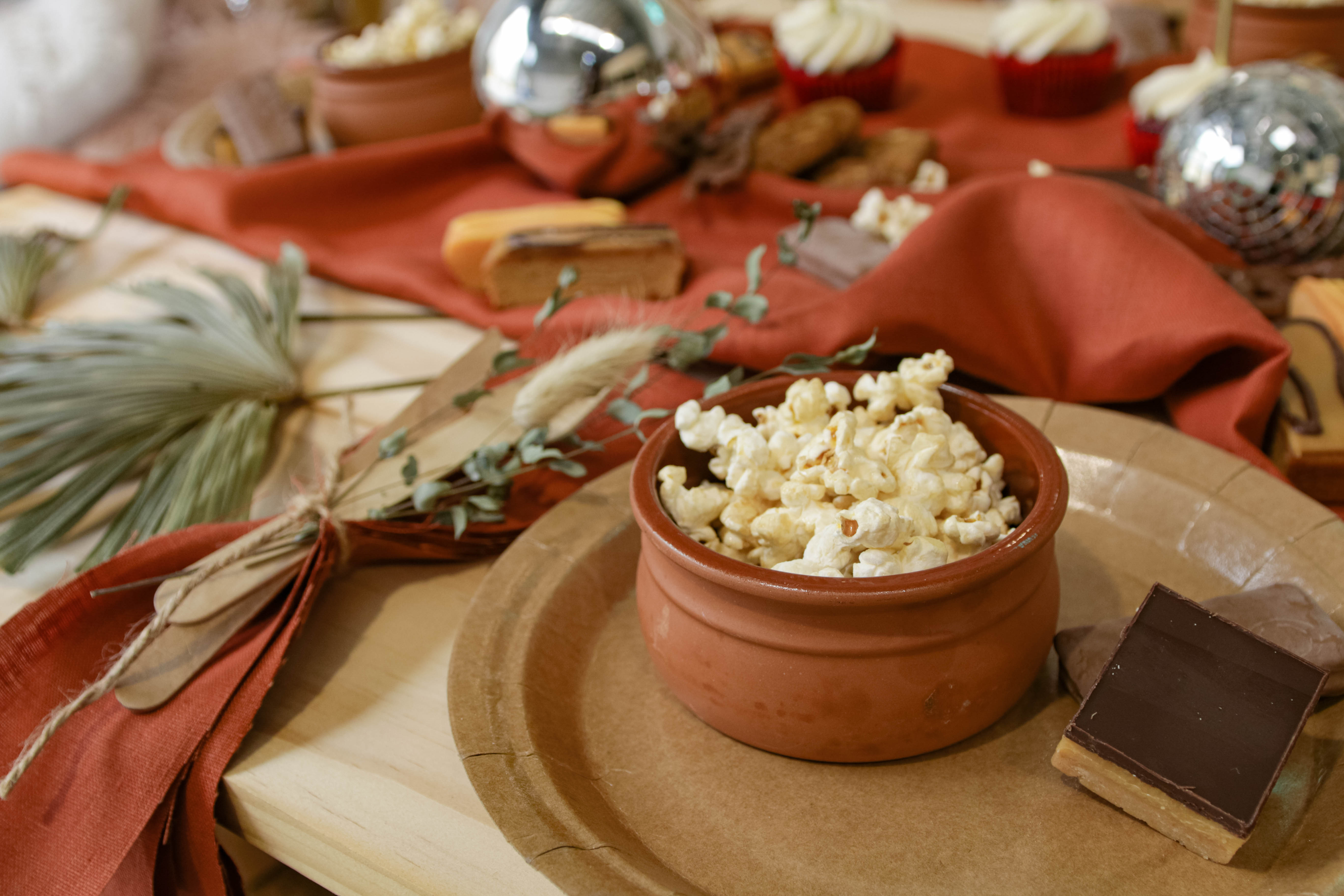 A retro-inspired indoor picnic, A retro-inspired indoor picnic