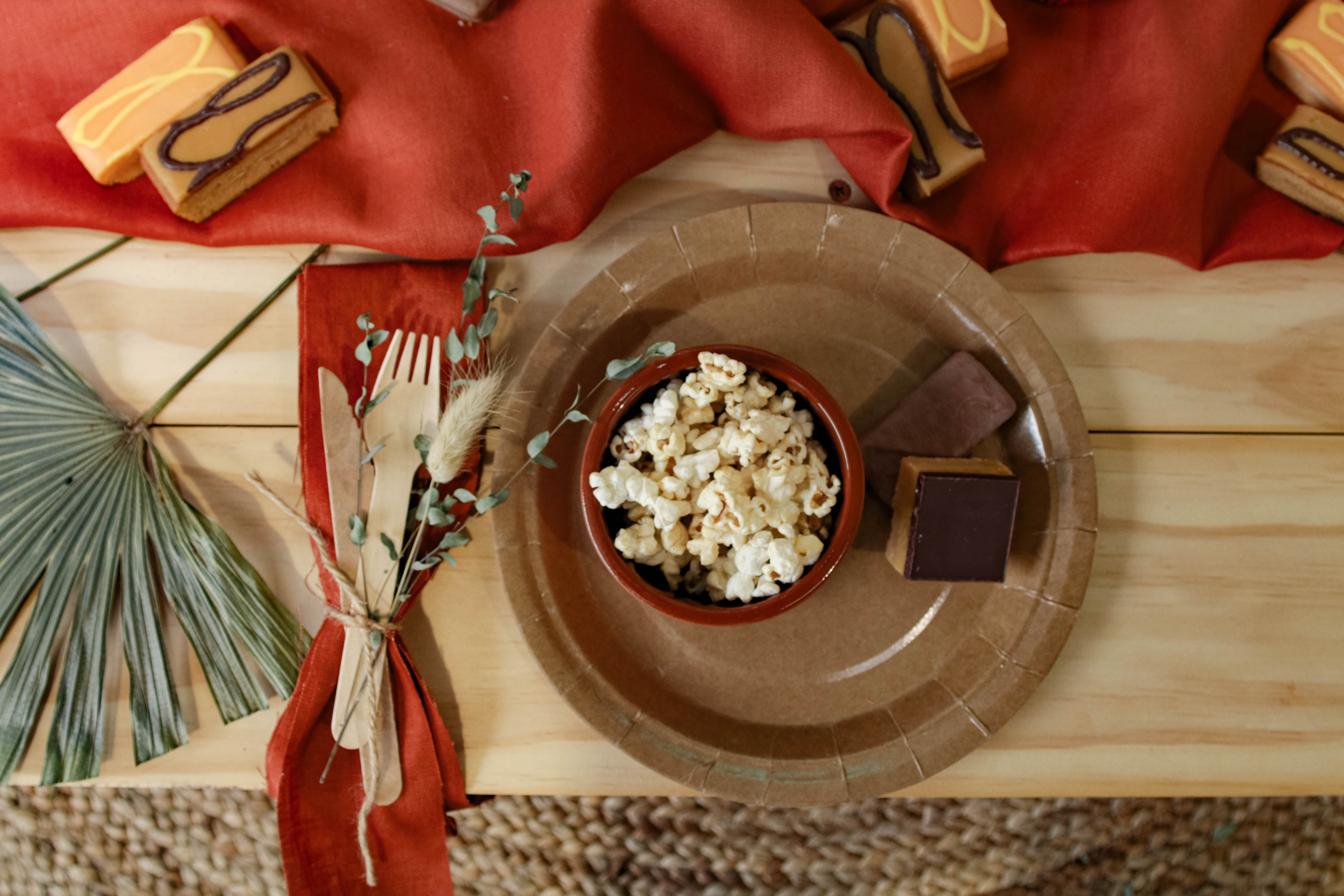 A retro-inspired indoor picnic, A retro-inspired indoor picnic