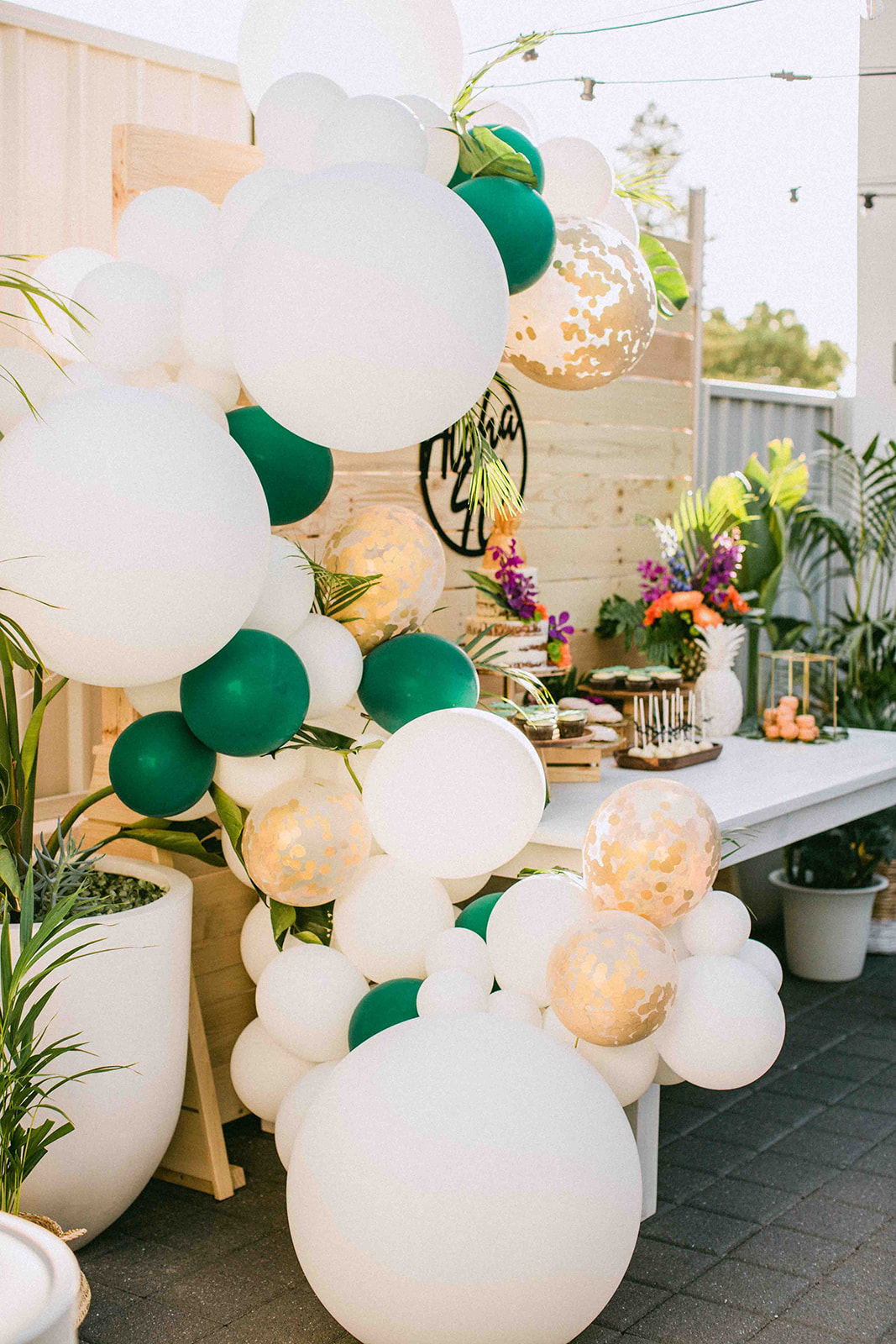 tropical luxe milestone party, A tropical luxe milestone party – Aloha 40!