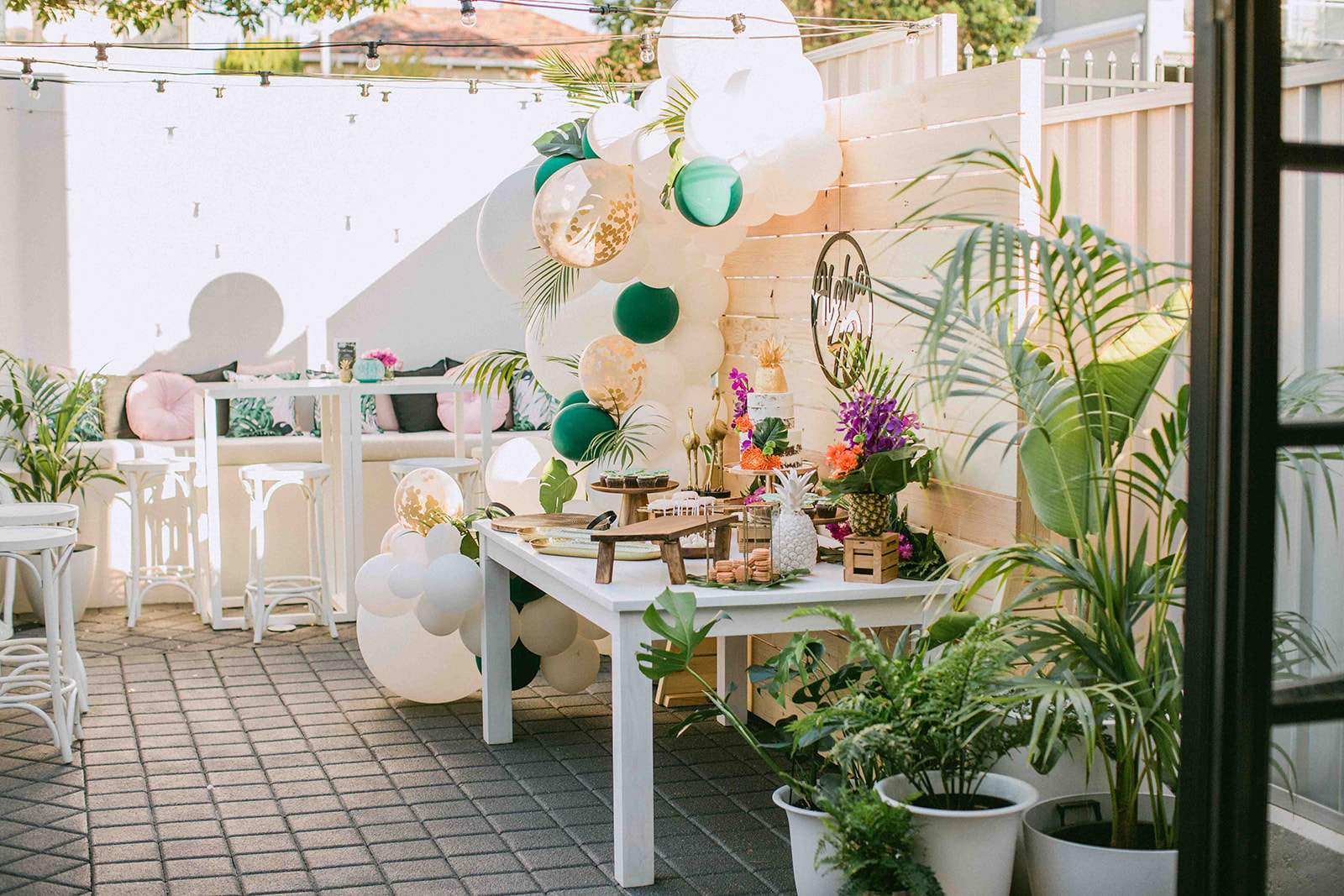 tropical luxe milestone party, A tropical luxe milestone party – Aloha 40!