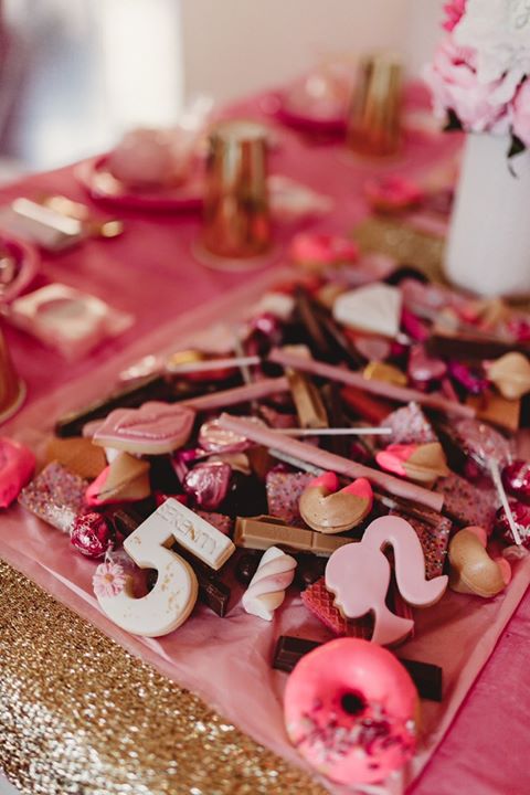 , A modern stylish Barbie party (mini feature)