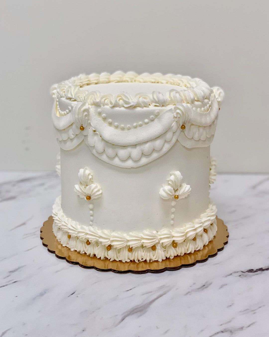 Thiết kế vintage cake decor cho sự kiện đặc biệt của bạn