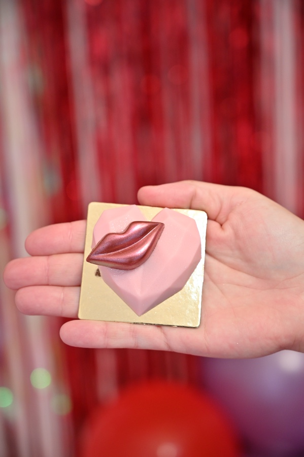 Geometric heart chocolate 