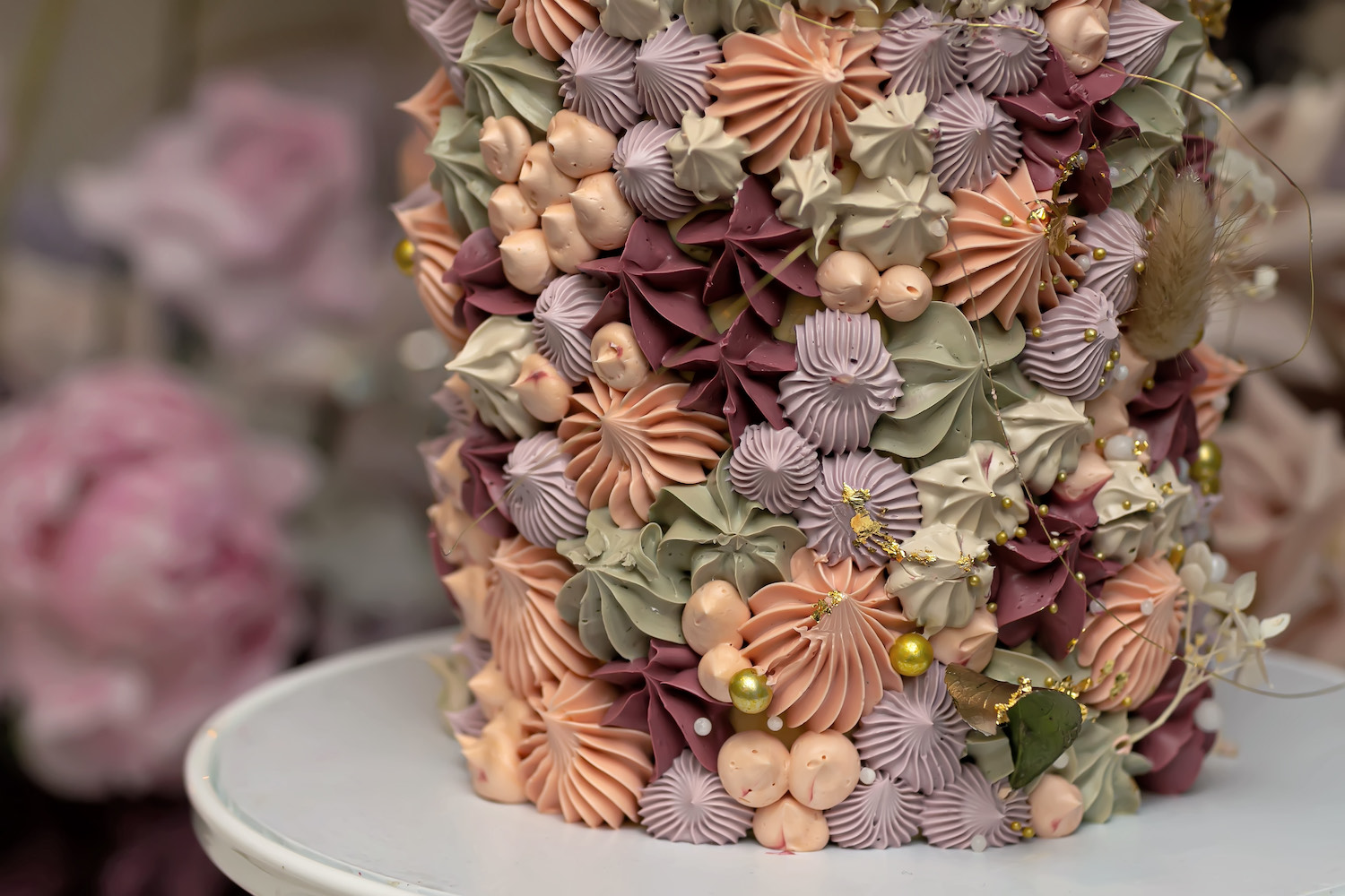 Blush tones Buttercream decorated cake 