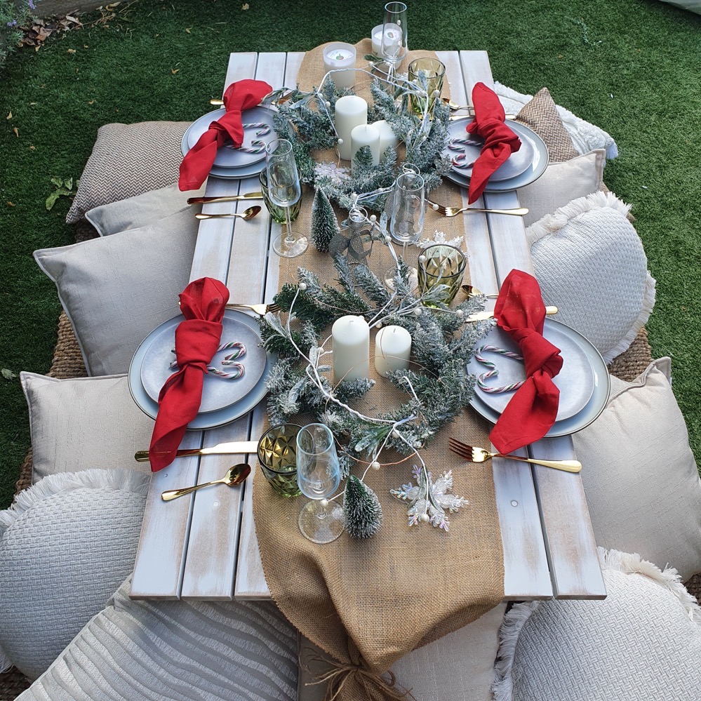 Traditional Christmas picnic table setup, Traditional Christmas picnic table setup