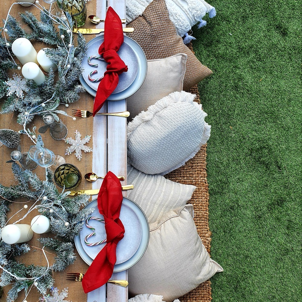 Traditional Christmas picnic table setup, Traditional Christmas picnic table setup