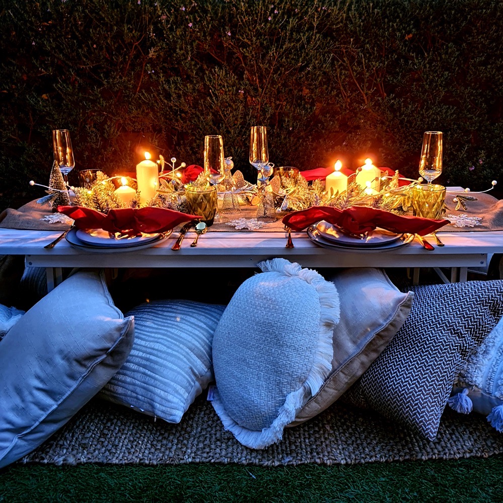 Traditional Christmas picnic table setup, Traditional Christmas picnic table setup