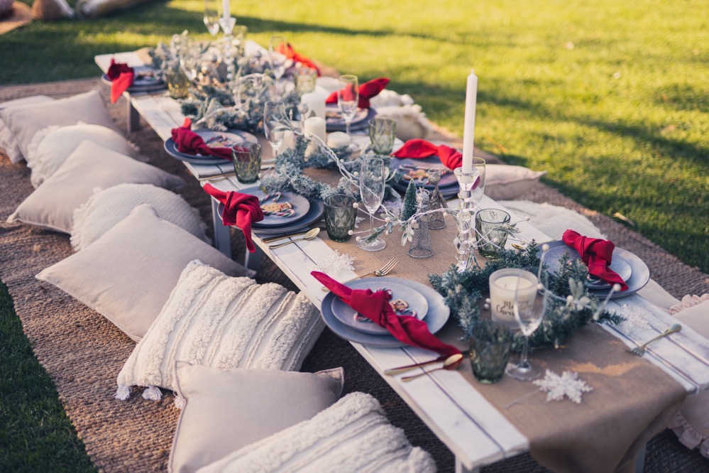 Traditional Christmas picnic table setup, Traditional Christmas picnic table setup