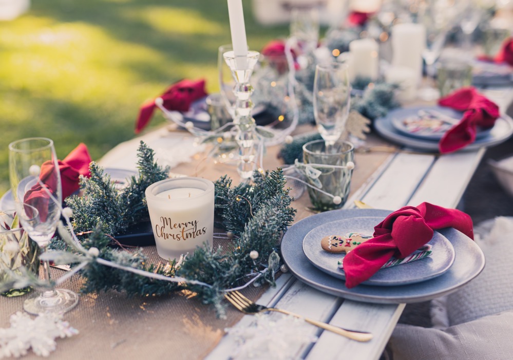 Traditional Christmas picnic table setup, Traditional Christmas picnic table setup