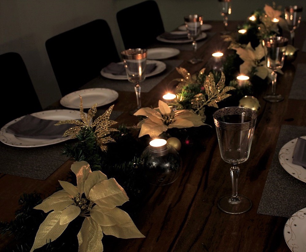 , Christmas Table Arrangement and Styling Tips