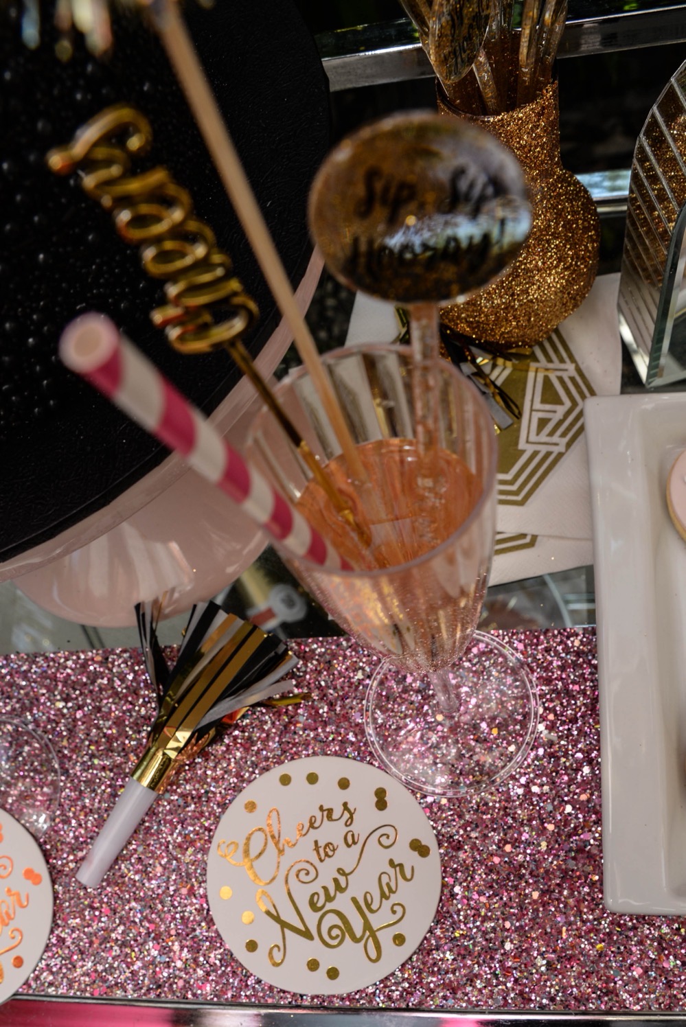 Glam New Year's Eve Party at home, DIY your glam New Year&#8217;s Eve Party at home