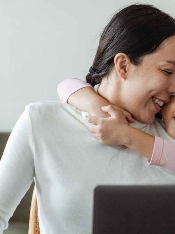 Here’s What Mums Say Helps Them Build Their Side Hustle: Top 30 Tips