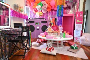 , A Barbie Extra! Party Theme