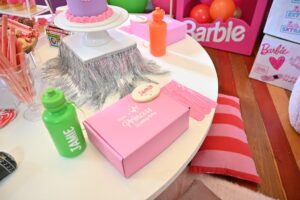 , A Barbie Extra! Party Theme